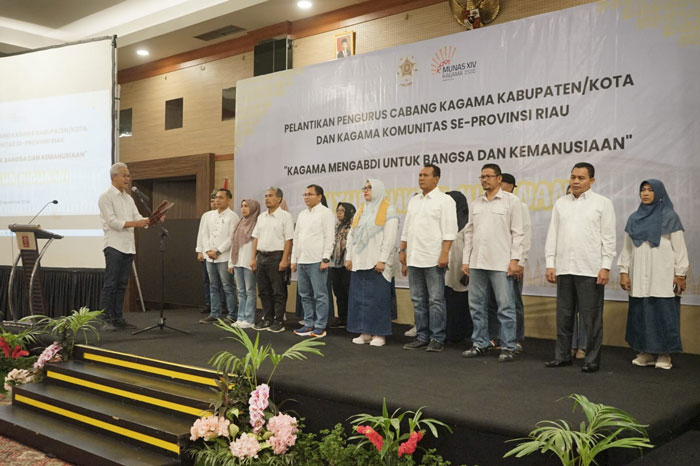 Ketua umum Pengurus Pusat (PP) Keluarga Alumni Universitas Gadjah Mada (Kagama), Ganjar Pranowo melantik Pengcab Kagama kabupaten/kota dan Kagama komunitas se-Provinsi Riau.