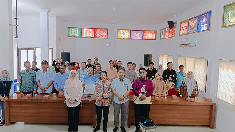 KPU Kuansing melakukan rapat koordinasi bersama Pemkab dan camat penentuan titik pemasangan alat peraga kampanye, Ahad (15/9/2024) di kantor KPU Kuansing.