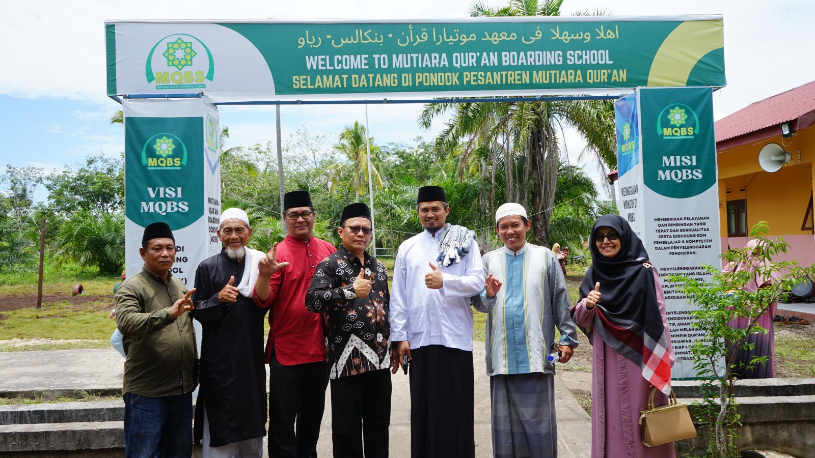 Para pendiri, pengasuh, pembina menghadiri Milad ke-3 Ponpes MQBS Bengkalis di Ponpes MQBS Desa Senggoro, Bengkalis, Senin (16/9/2024).