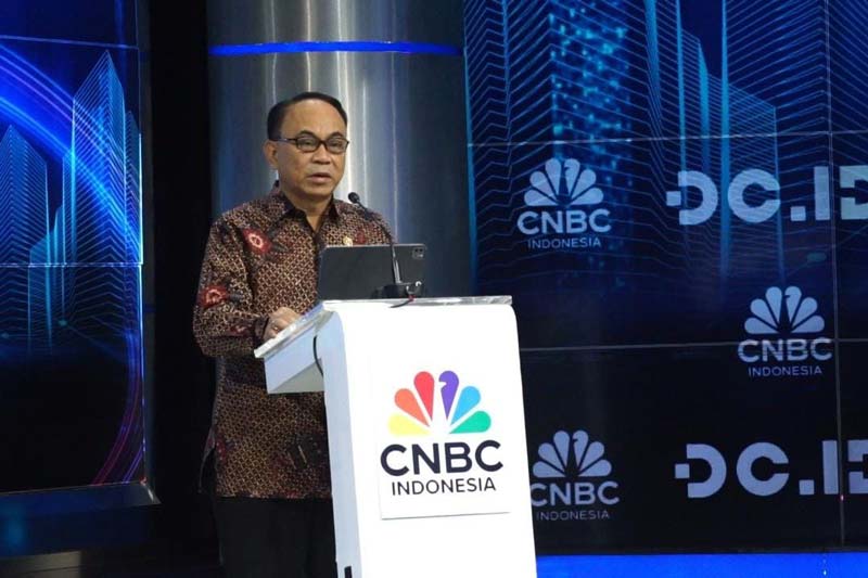 Menteri Komunikasi dan Informatika, Budi Arie Setiadi saat menyampaikan pidato kunci dalam acara CNBC Indonesia Data Center Industry Dialogue di Jakarta, Rabu (11/9/2024).