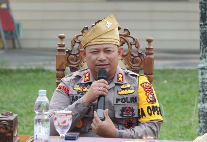MEMBERIKAN PENJELASAN: Kapolres Siak AKBP Asep Sujarwadi SIK MSI memberikan penjelasan, Senin (16/9/2024).