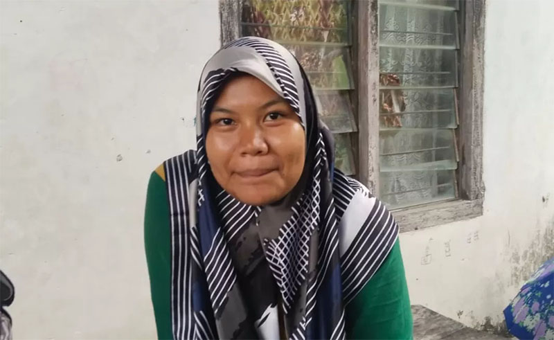 Kakak kandung almarhumah Nia Kurnia Sari, Rini.