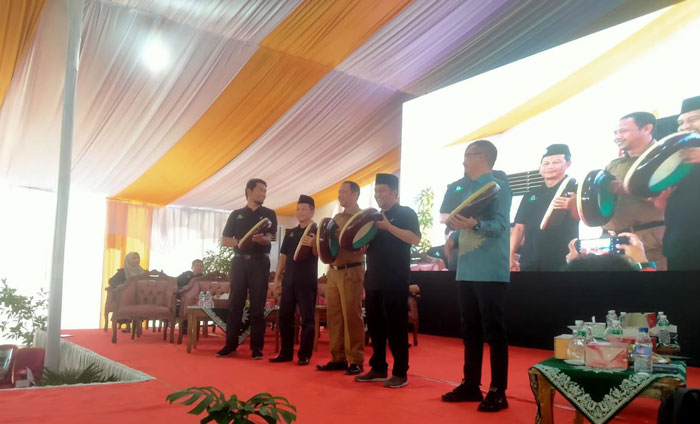 Rektor Umri Dr Saidul Amin bersama jajaran membuka kegiatan PKKMB Umri 2024 di Kampus Umri, Selasa (27/9/2024)