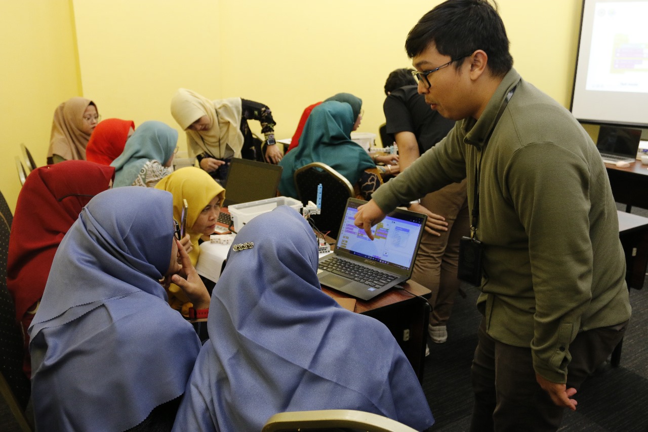 SEAQIS dan PHR WK Rokan mengadakan Pelatihan Pembelajaran STEM berbasis Lokal Konteks pada Projek Penguatan Profil Pelajar Pancasila di Pekanbaru, 17-20 September.