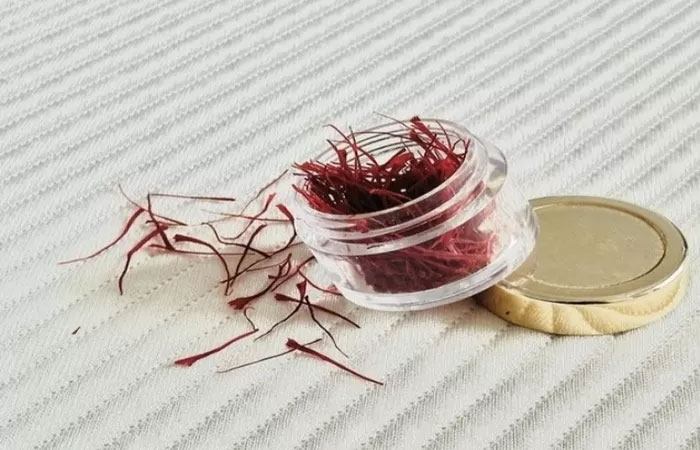 Saffron original memiliki aroma yang kuat dan menyengat.