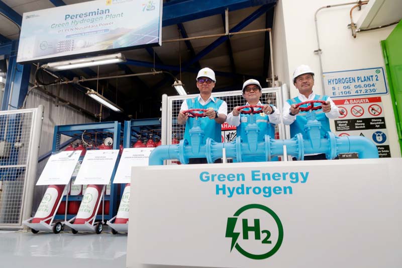 PT PLN (Persero) melalui subholding PLN Nusantara Power (PLN NP) meresmikan Green Hydrogen Plant (GHP) pertama di Indonesia yang berlokasi di kawasan PLTGU Muara Karang, Pluit, Jakarta.