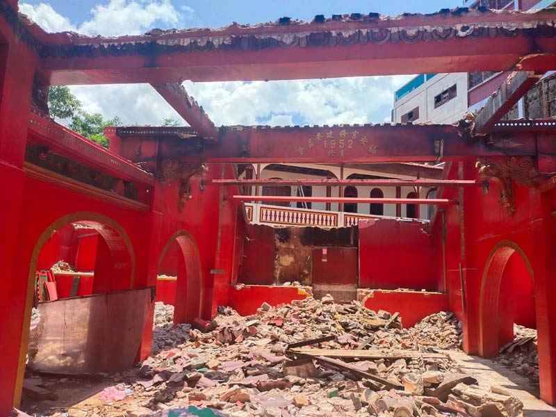 Vihara Hok Ann Kiong di Jalan Yos Sudarso Bengkalis mulai dihancurkan dan rencananya akan dibangun vihara yang baru dengan kapasitas yang lebih besar.