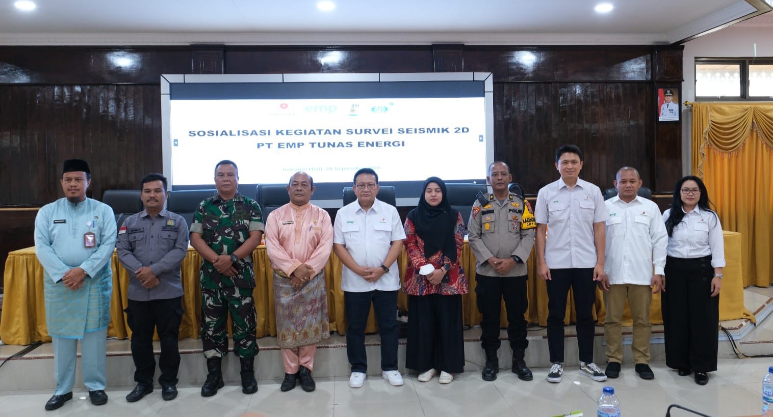 General Manager PT EMP Tunas Energi, Herman Dahlina (tengah) foto bersama dengan pejabat yang hadir pada acara sosialisasi, Jumat (20/9/2024).