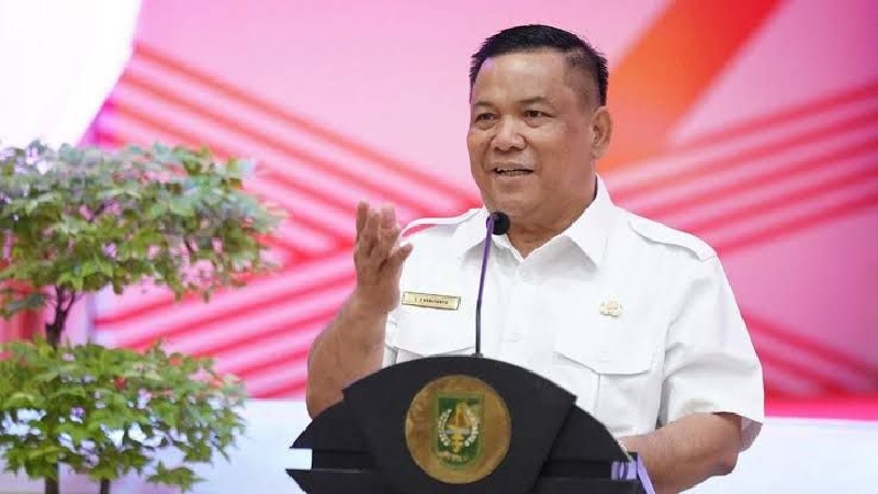 Sekda Riau SF Hariyanto mendapat presiasi dari guru PPPK Riau.