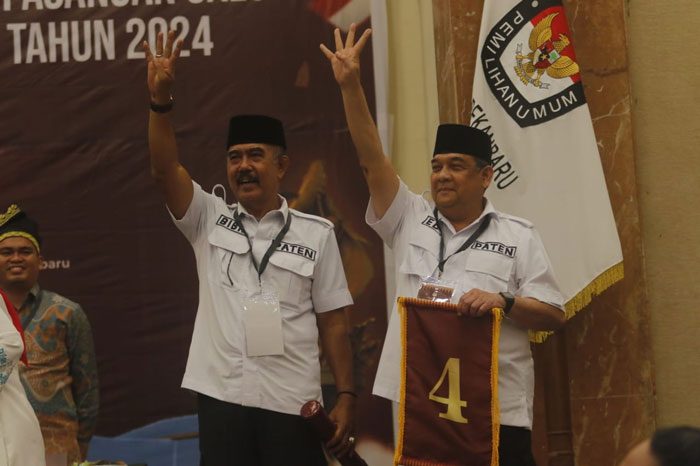 Pasangan Calon Wali Kota dan Wakil Wali Kota Pekanbaru nomor urut 4, adalah Edy Natar - Destrayani Bibra