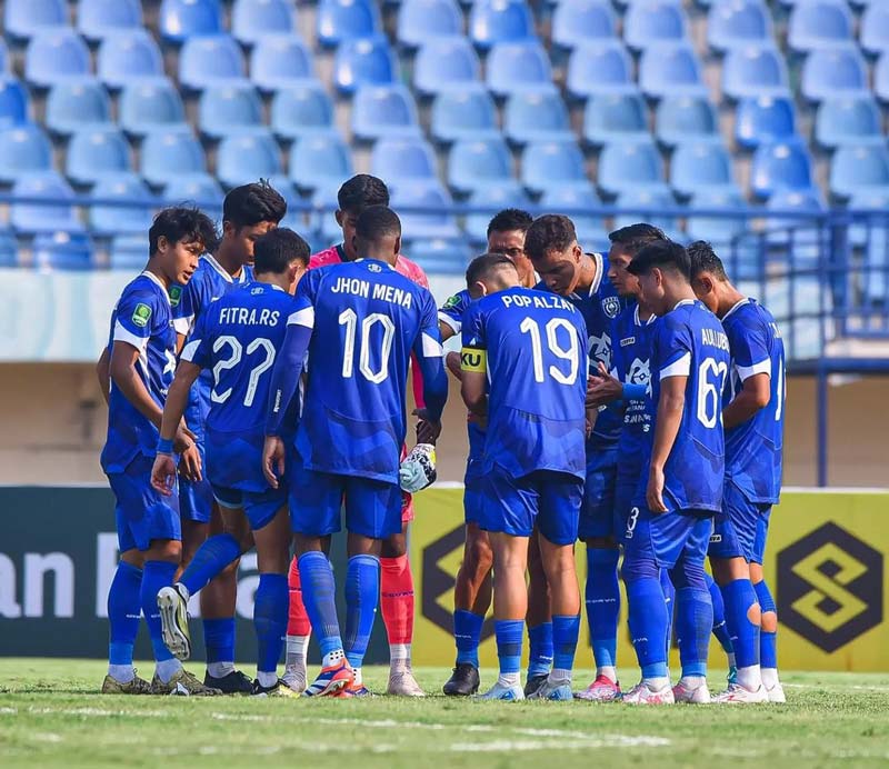 Para pemain PSPS Pekanbaru berdoa jelang pertandingan, beberapa waktu lalu.