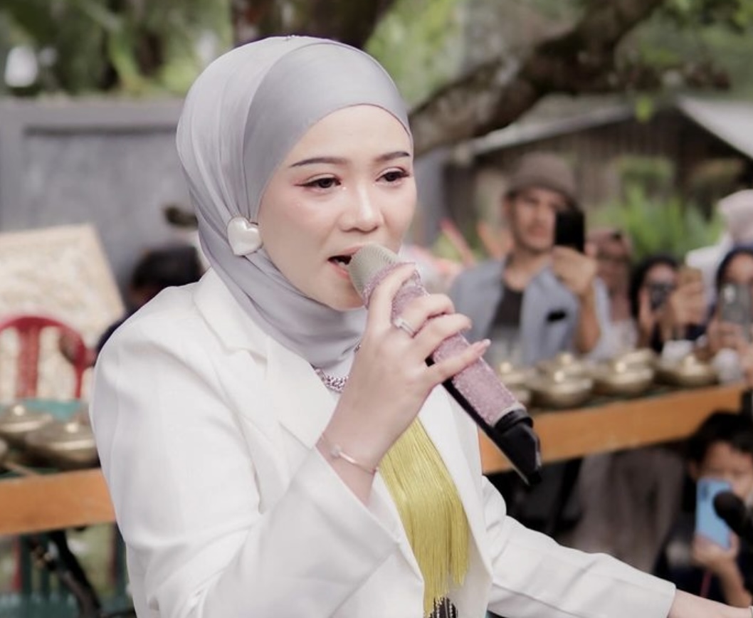 Penyanyi Fauzana.
