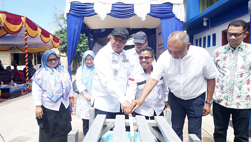 Peresmian dan serah terima bantuan fasilitas air bersih dari PT RAPP untuk masyarakat Kampung Rantau Panjang, Siak.