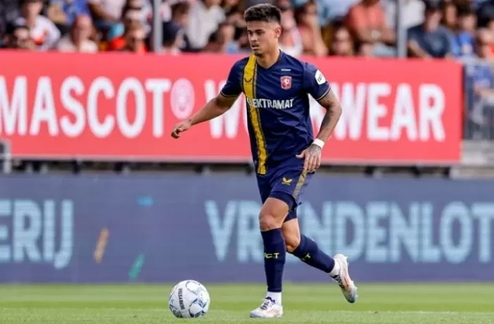 Calon bek Timnas Indonesia yang kini bermain untuk FC Twente, Mees Hilgers.