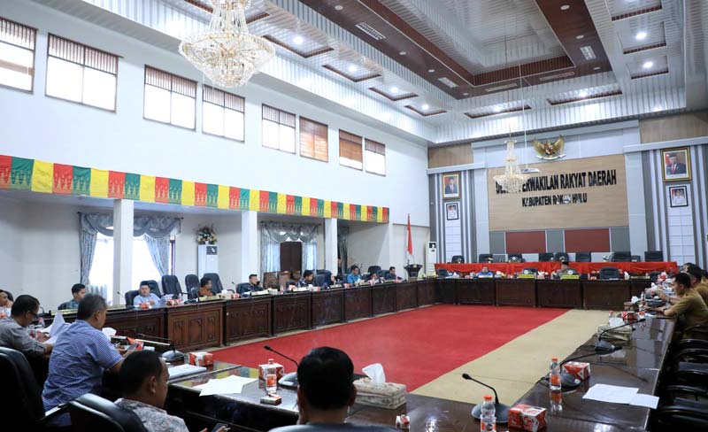 Rapat pembahasan rancangan KUA dan PPAS Perubahan tahun 2024 berjalan alot antara Pimpinan Sementara dan Anggota DPRD Rohul bersama TAPD