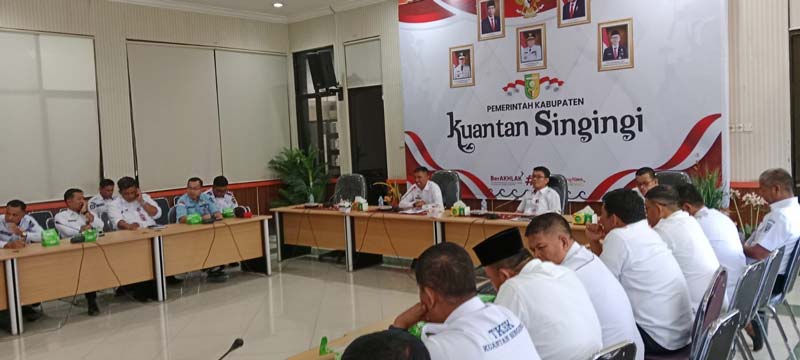 Pjs Bupati Kuansing Sri Sadono Mulyanto bersama Pj Sekda H Fahdiansyah melakukan ramah tamah dengan pejabat di lingkungan Pemkab Kuansing