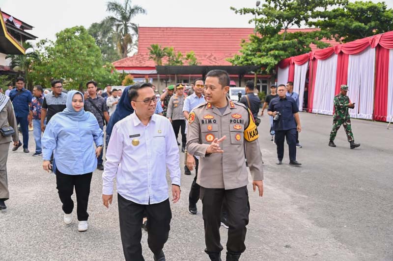 Mengawali tugasnya sebagai Pjs Bupati Bengkalis Ahmad Sudirman Tavipiyono mengunjungi Kota Duri didampingi Kapolres Bengkalis AKBP Setyo Bimo Anggoro di Gedung Bathin Betuah