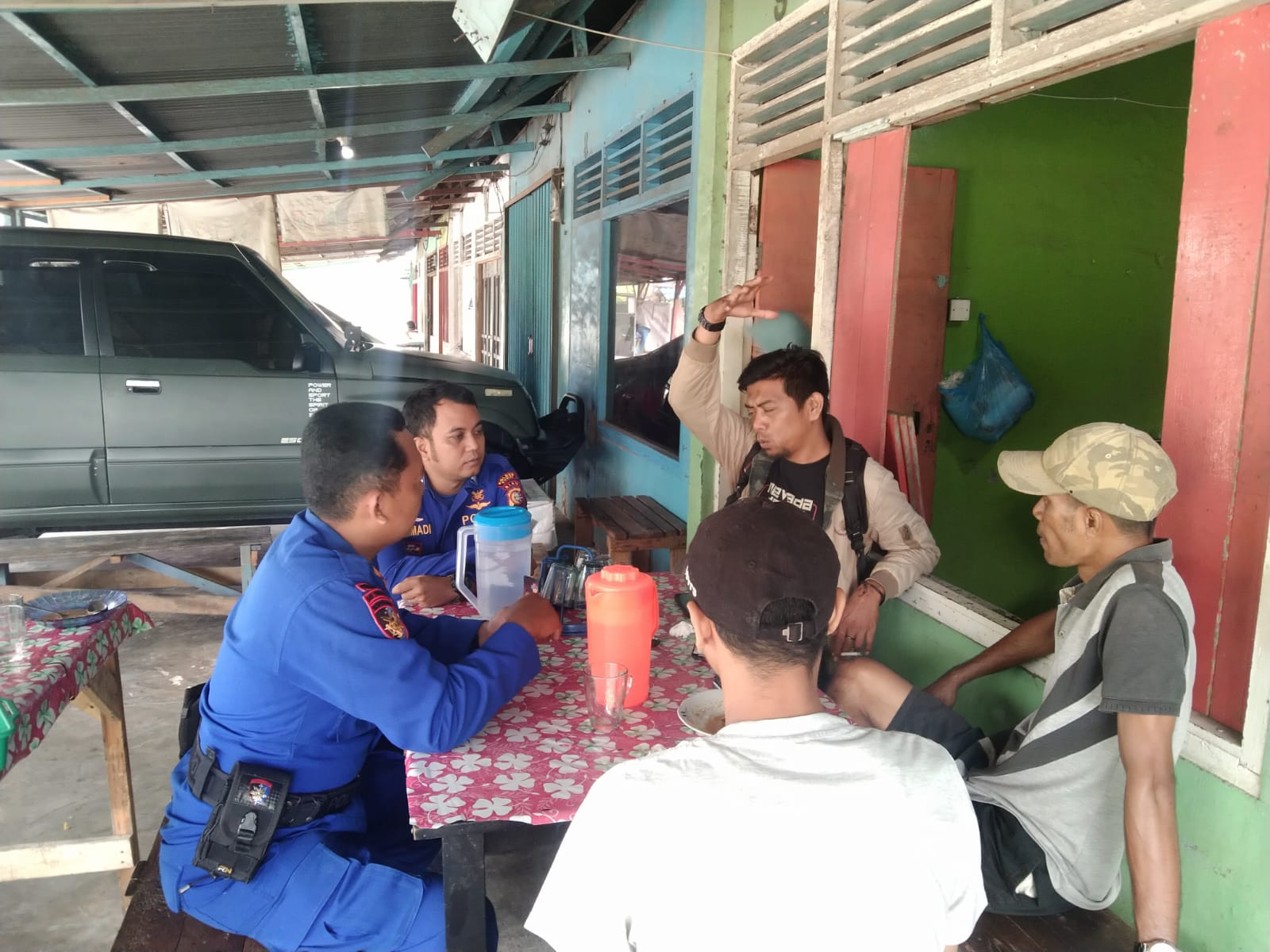 Satpolairud Polres Dumai, Kamis (26/9/2024) melakukan cooling sistim dengan datang berkunjung menyapa warga di Kelurahan Laksamana, Dumai Kota.