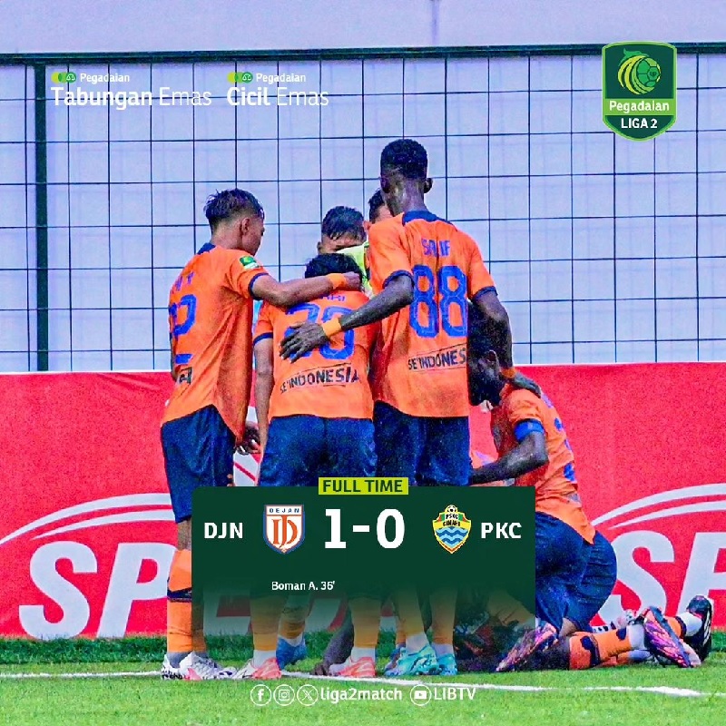 Pemain Dejan FC melaukan selebrasi setelah bek asal Panatai Gading, Boman Aime mencetak gol tunggal kemenangan atas PSKC Cimahi di Stadion Kera Sakti, Tangsel, Kamis (26/9/2024).