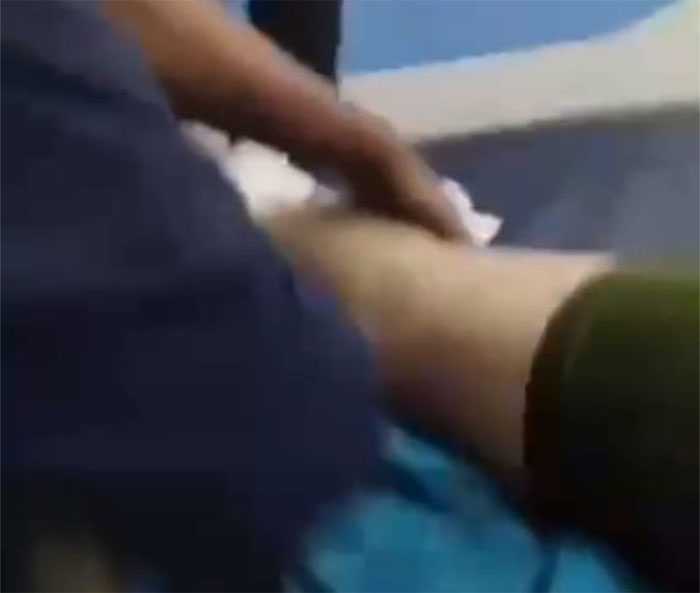 Potongan video viral korban pembacokan mendapat perawatan medis