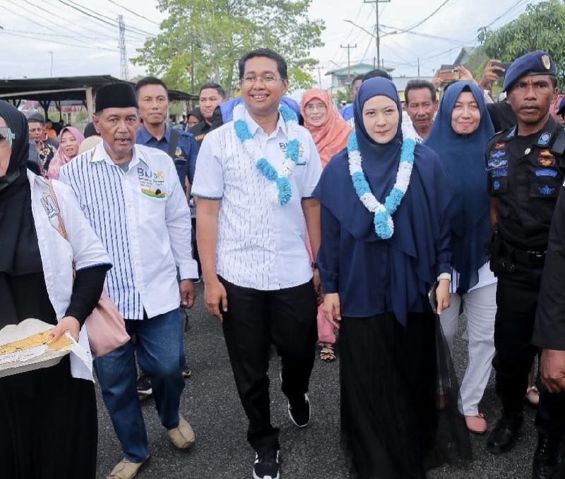 Cawabup paslon Bijak, Jhoni Charles saat tiba di lokasi kampanye di Bagansiapiapi, Ahad (29/9/2024).
