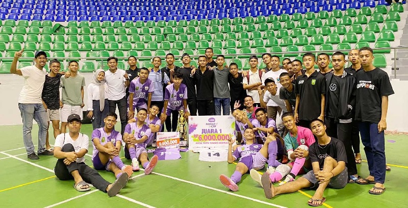 Para pemain dan ofisial Sekolah Khusus Olahraga (SKO) Riau foto bersama setelah berhasil meraih juara pada  AXIS Nation Cup (ANC) 2024, belum lama ini.
