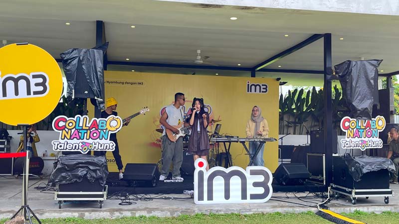 Salah satu band peserta Collabonation Talent Hunt IM3 tampil memukau saat audisi offline yang berlangsung di Malabar Coffee Pekanbaru, akhir pekan lalu.