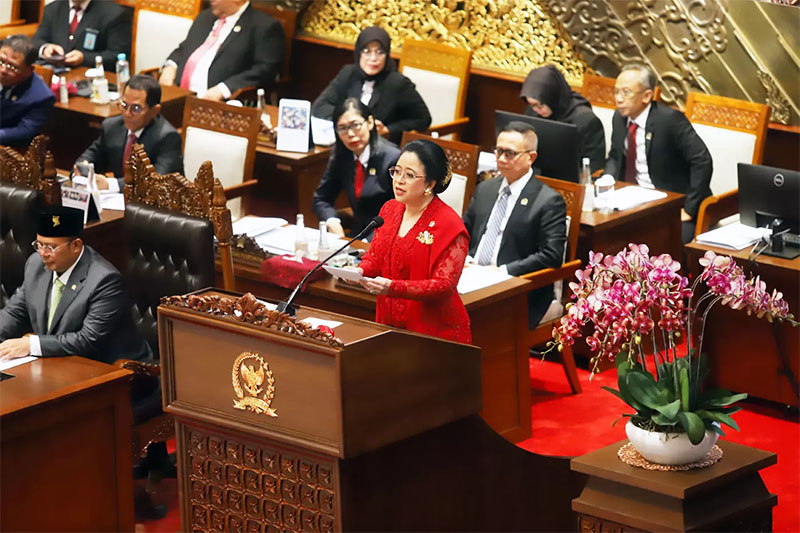 Ketua DPR periode 2024-2029 Puan Maharani Berpidato saat Rapat Paripuran DPR di Gedung Nusantara, Kompleks Parlemen, Senayan, Jakarta, Selasa (1/10/2024).
