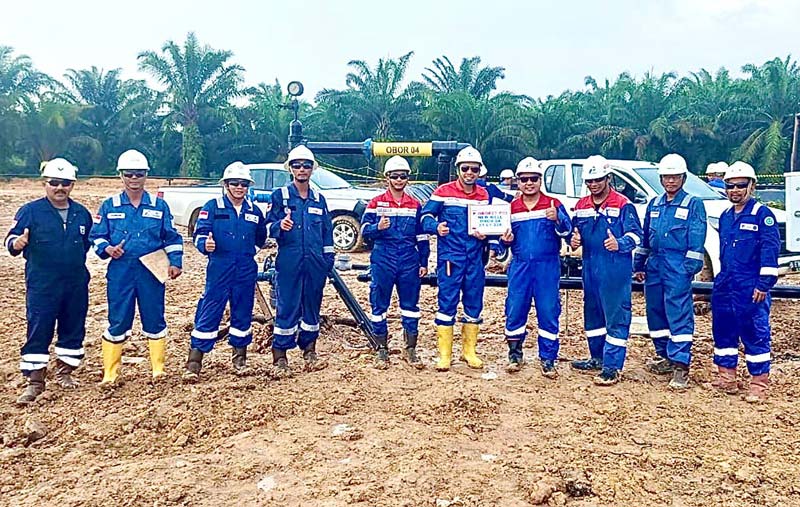 Para Perwira Pertamina Hulu Rokan (PHR) usai meninjau sumur di lapangan Obor Wilayah Kerja Rokan, Selasa (1/10/2024).