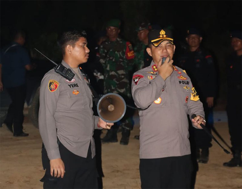 Kapolres Pelalawan AKBP Afrizal Asri saat pengamanan kegiatan ulang tahun Desa Mak Teduh, Rabu (2/10/2024).