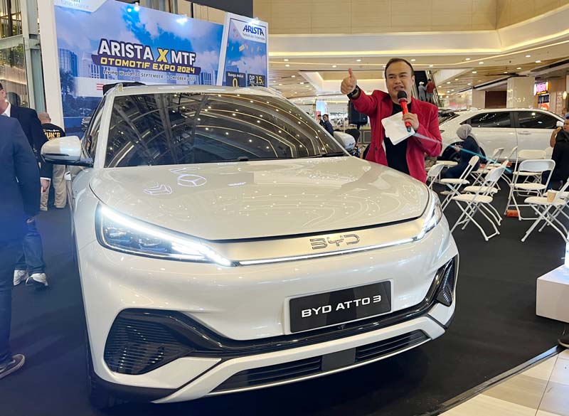 BYD Atto 3 dipamerkan dalam iven Arista X MTF Otomotif Expo 2024 yang digelar di Living World Pekanbaru pada tanggal 30 September 2024 hingga 6 Oktober 2024 mendatang.