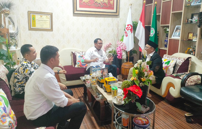 Ditintelkam Polda Riau dipimpin Wadir Intelkam Polda Polda Riau AKBP Stp Manullang SH saat bersilaturahmi ke DPP Apkasindo dan diterima Ketua DPP Apkasindo Gulat Manurung, Kamis (3/10/2024).