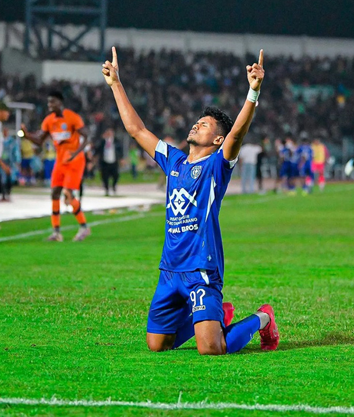 Ilham Fathini saat mencetak gol bagi PSPS Pekanbaru saat menjamu Dejan FC di matchday kelima Liga 2. PSPS menang setiapIlham Fathoni cetak gol.