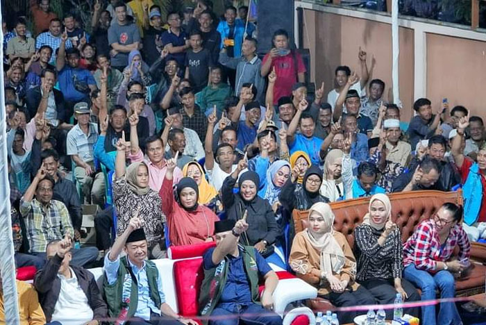 Cabup 01 Afrizal Sintong saat kampanye dialogis di gang Al Waris jalan Pulau Baru, Bagansiapiapi, Selasa (1/10/2024).