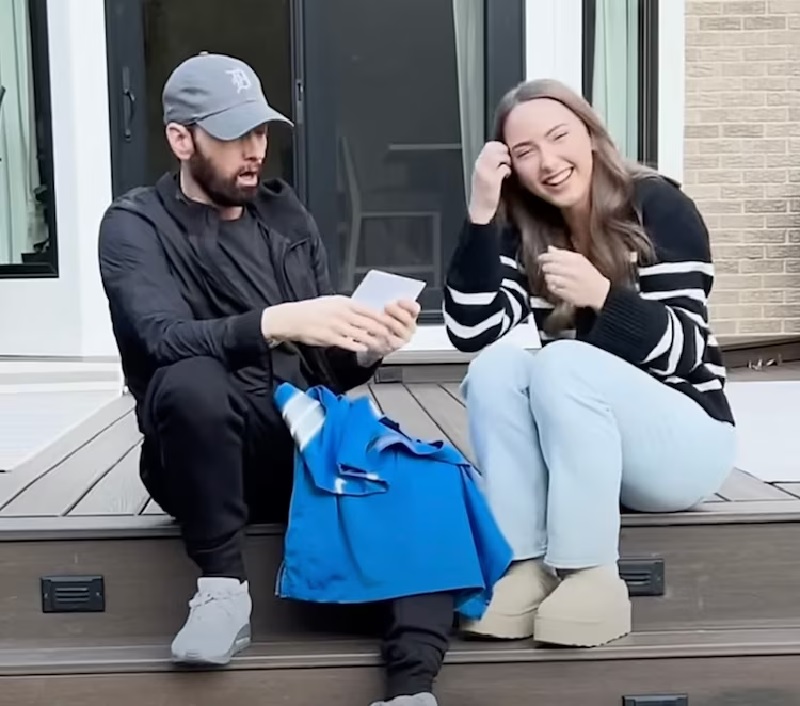 Eminem dengan pitrinya Hailie Jade in Temporary MV.