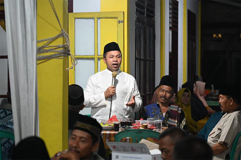 Calon gubernur Riau Abdul Wahid saat menghadiri peringatan Maulid Nabi Muhammad SAW di Pekanbaru, Jumat (4/10).