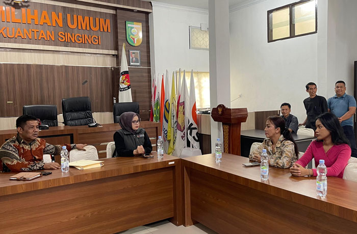 KPU Kuansing melakukan klarifikasi dua calon PAW anggota DPRD Kuansing, Sabtu (5/10/2024) di aula KPU Kuansing.