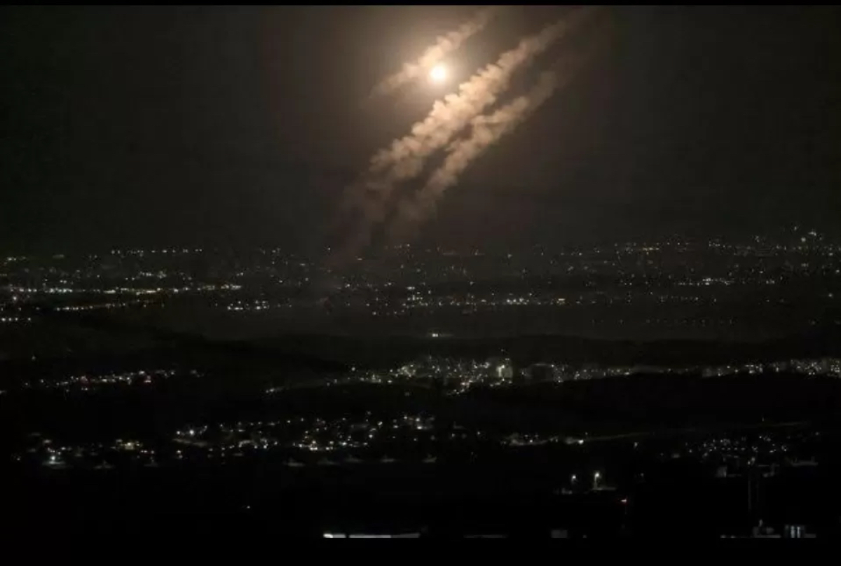 Serangan udara Iran gagal diantisipasi Iron Dome milik Israel.