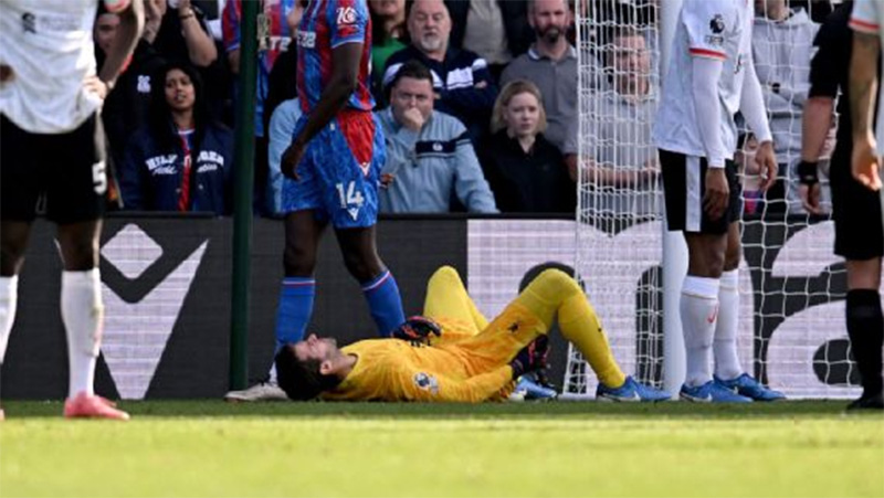 Alisson cedera pada menit ke-79 dalam pertandingan Liga Primer Liverpool di Crystal Palace.