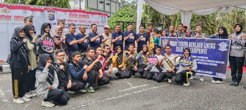 Satlantas Polres Kuansing melakukan deklarasi berkeselamatan tertib lalu lintas di kawasan Limuno Telukkuantan,  Ahad (6/10/2024).