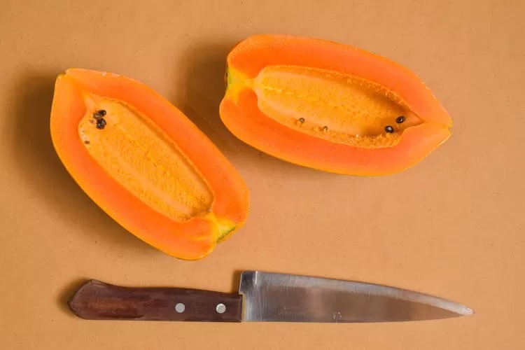 Simak kandungan dan tujuh manfaat buah pepaya bagi kesehatan tubuh dan organ Anda, baik bagi seseorang dengan risiko kanker dan penderita diabetes.