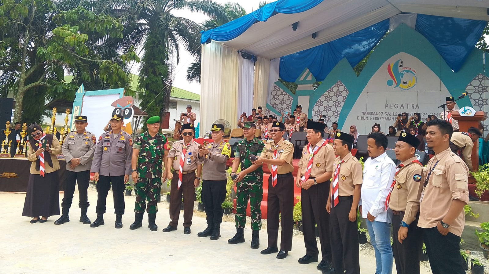 Pelepasan burung Si Owel sebagai tanda dibukanya Pegatra di Pesantren Teknologi Riau, Selasa (8/10/2024).