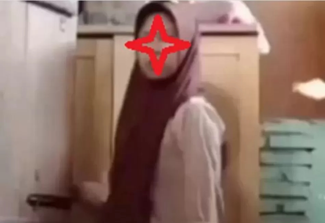 Diduga siswi berseragam pramuka perekam video guru dan murid di Gorontalo hingga tersebar dan viral, beberapa waktu lalu.