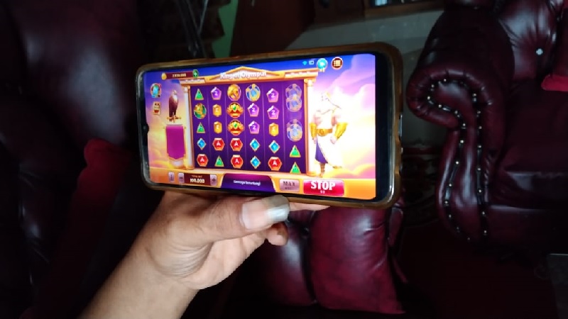 Ilustrasi permainan judi online higgs domino Zeus.