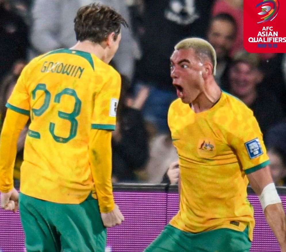 Pemain Australia merayakan gol kemenangan saat menghadapi tim China pada kualifikasi Piala Dunia 2026, Kamis (10/10/2024).