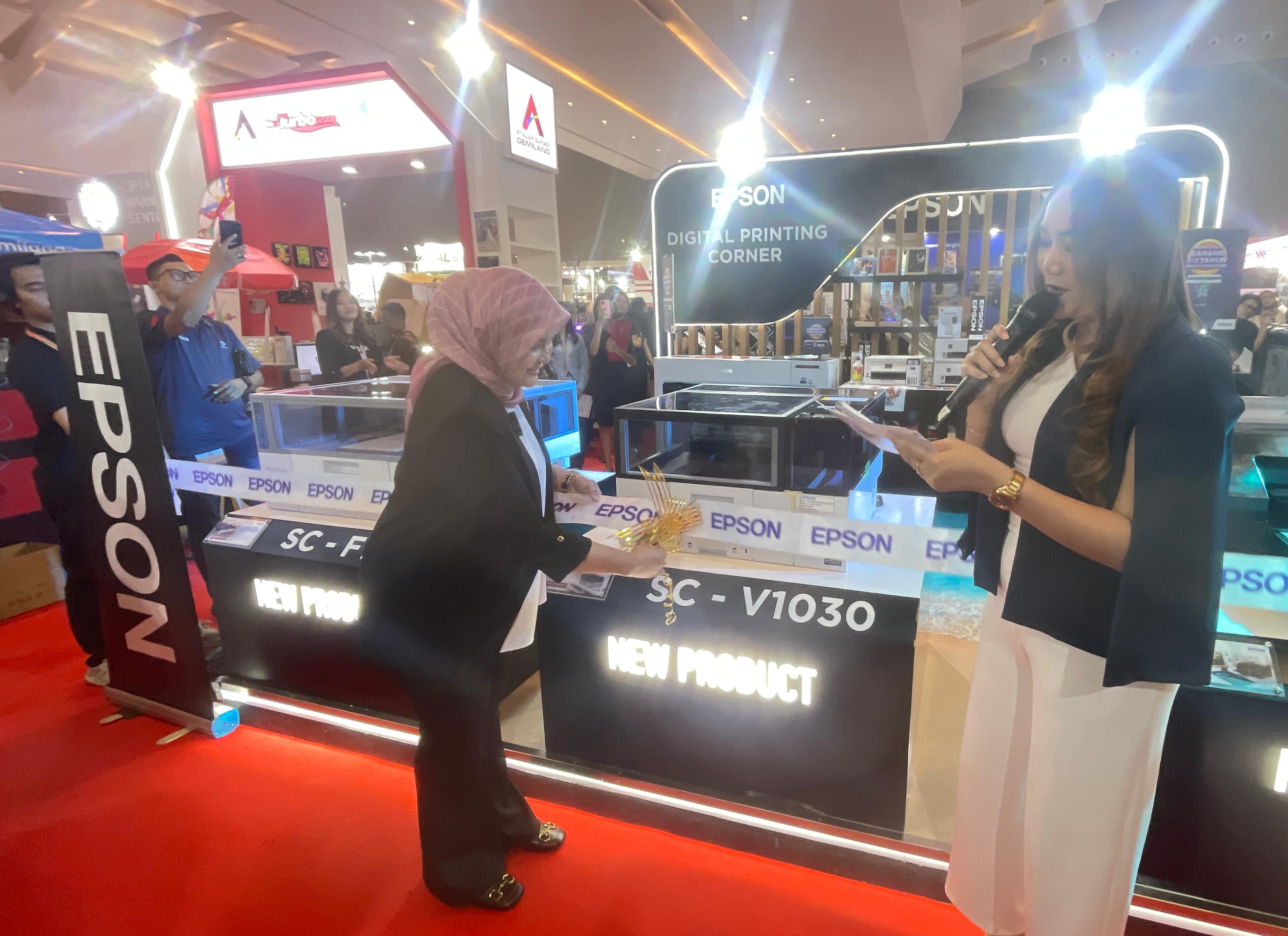 Epson Indonesia, sedang mengikuti event All Print Exhibition yang menampilkan produk produk tersebut terbaru di Jiexpo, Kemayoran Jakarta, (11/10/2024).