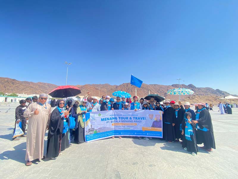 Jemaah Menang Tour & Travel  keberangkatan 7 Oktober 2024 berziarah ke Jabal Uhud Madinah, baru-baru ini.