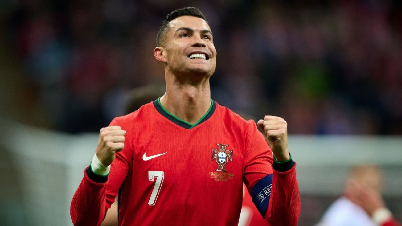 Cristiano Ronaldo kini telah mencetak gol dalam lima pertandingan berturut-turut untuk klub dan negaranya.