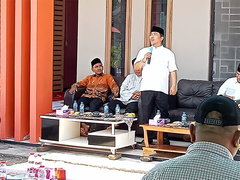 Cawagubri Buya Dr H Mawardi M Saleh memberikan sambuatan dan orasi politik di salah satu rumah warga di Desa Senggoro, Bengkalis, Ahad (13/10/2024).