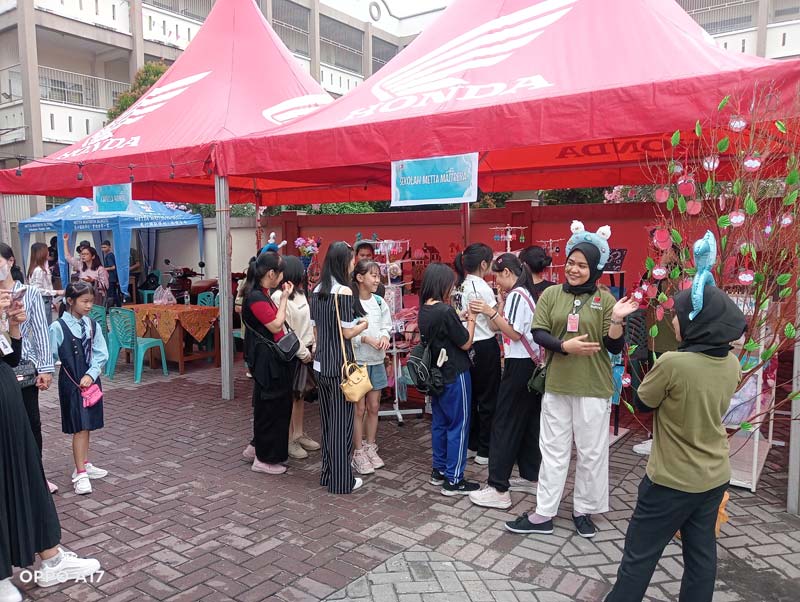 Puluhan stan bazar kuliner vegetarian ikut memeriahkan Metta Fair 2024 yang ditaja Sekolah Metta Maitreya Pekanbaru, Sabtu (12/10/2024).